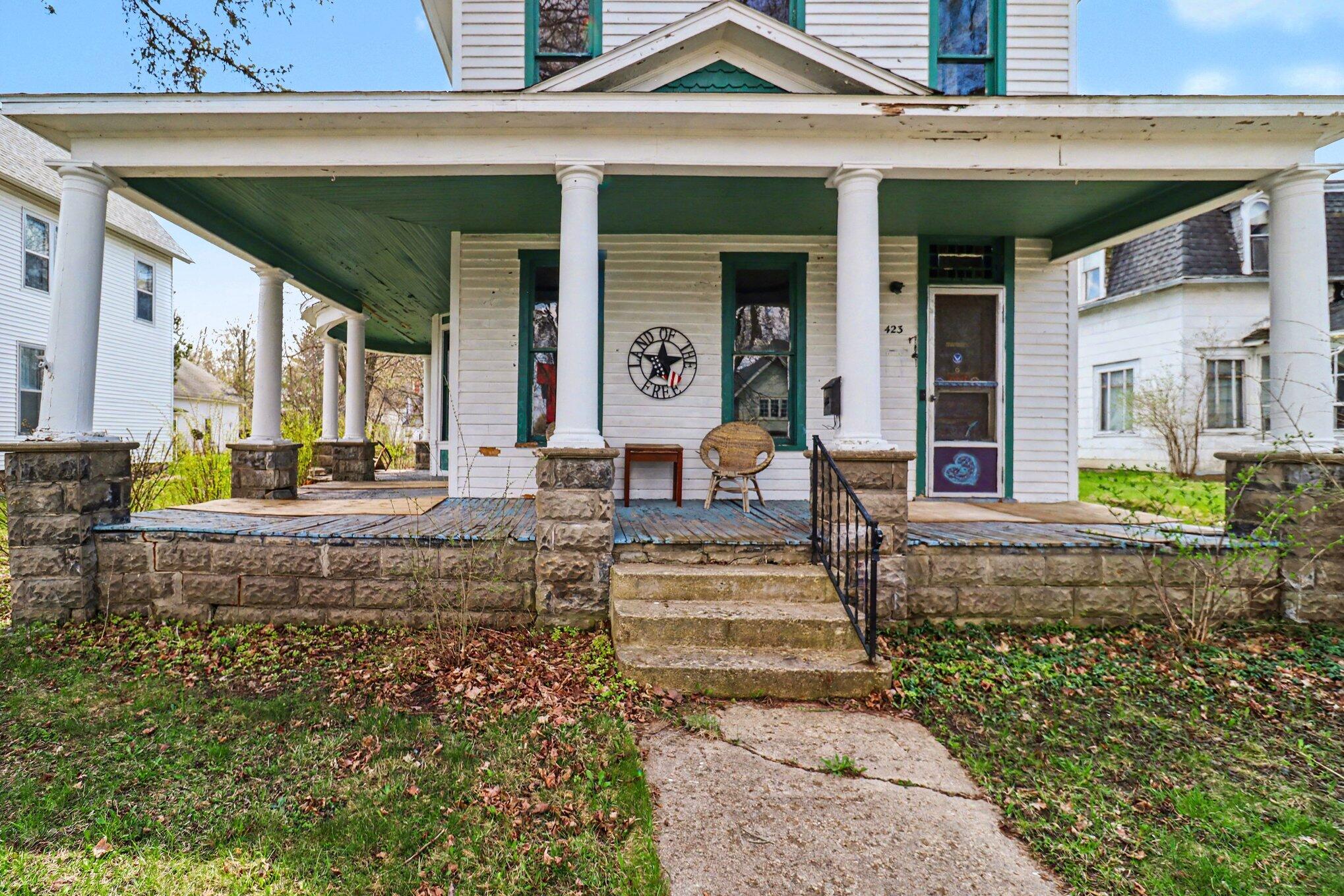 423 W Upton Avenue