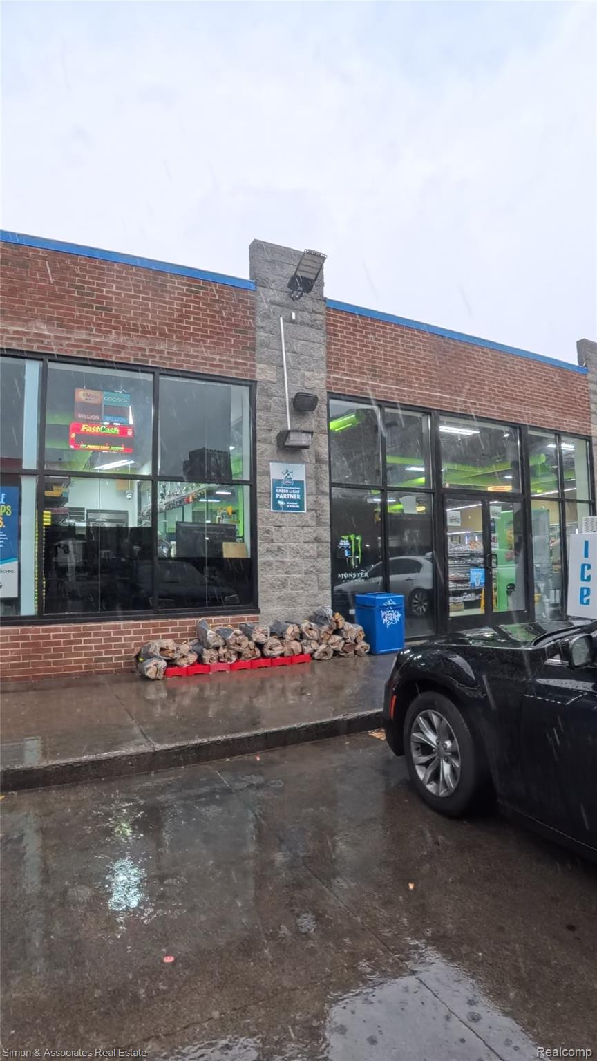 8009 E Jefferson Avenue