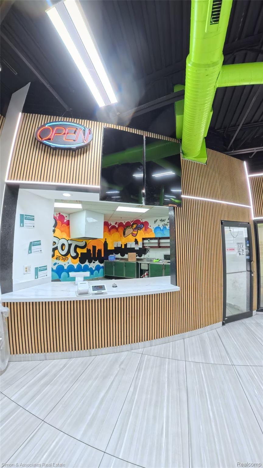 8009 E Jefferson Avenue