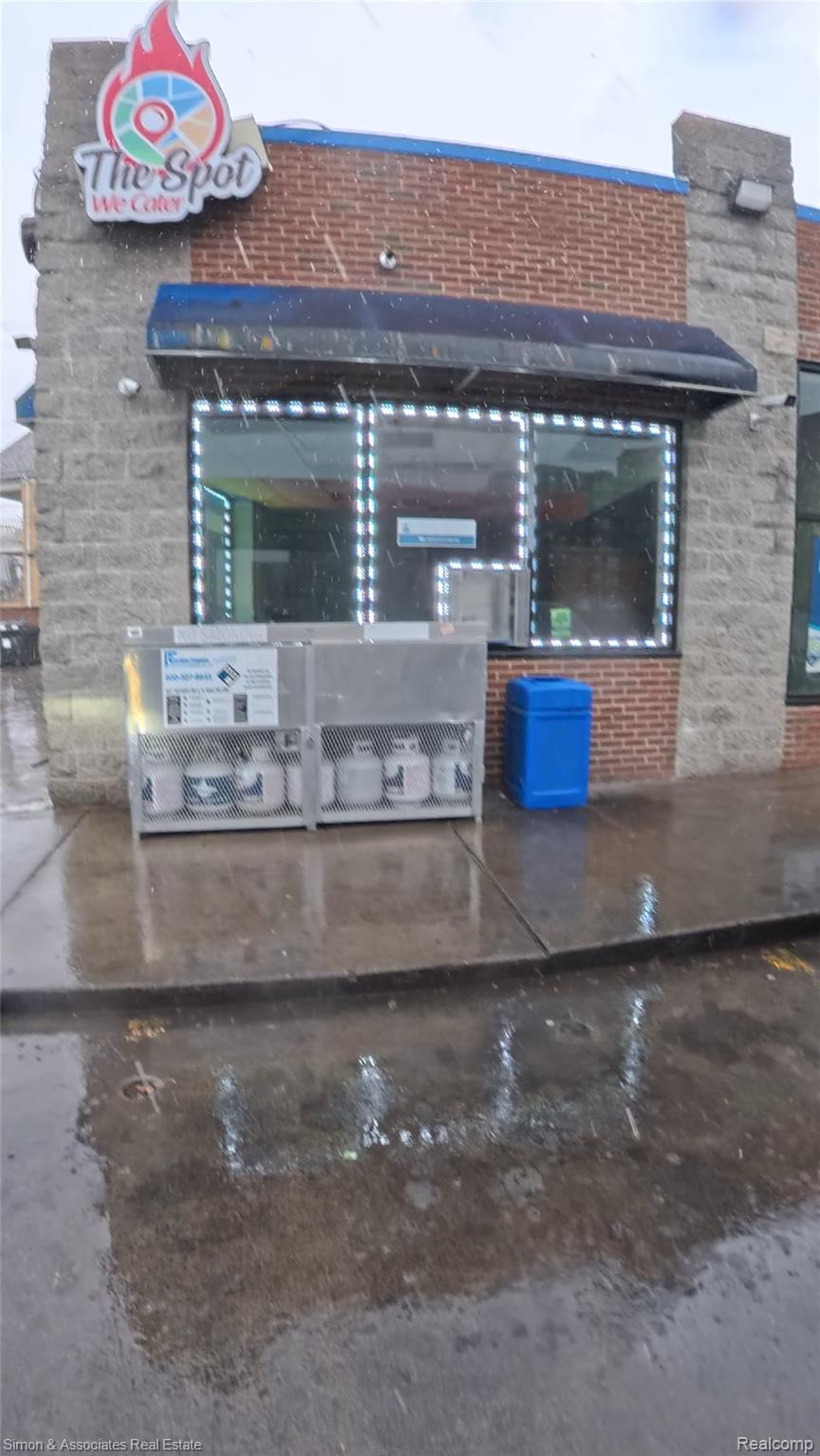 8009 E Jefferson Avenue