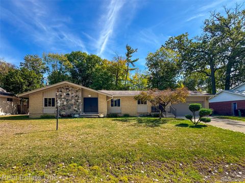 19049 Birchridge Street Southfield City MI 48075