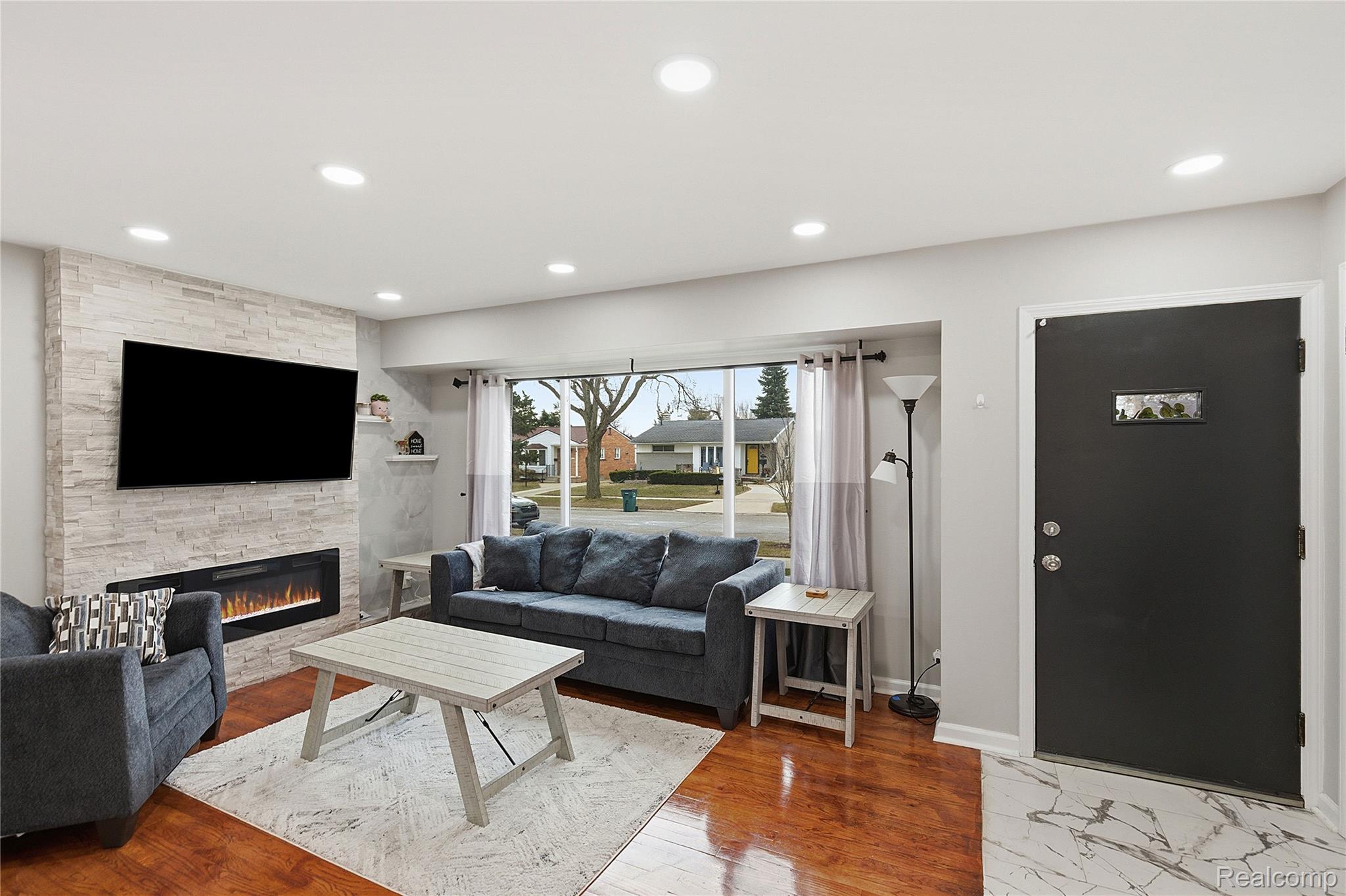 1087 N Stephen Avenue