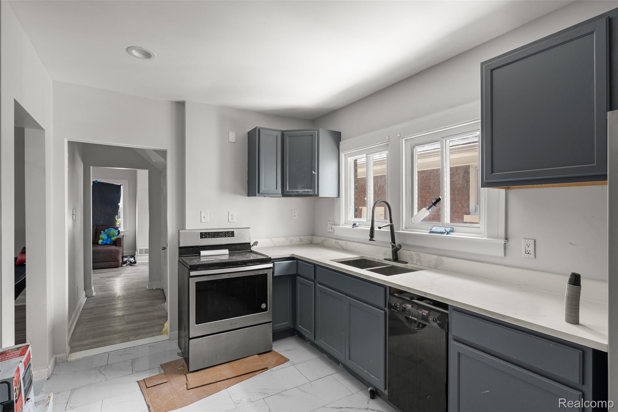 2717 Burlingame Street