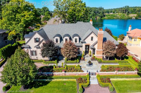 18939 Bella Vista Court Northville City MI 48168