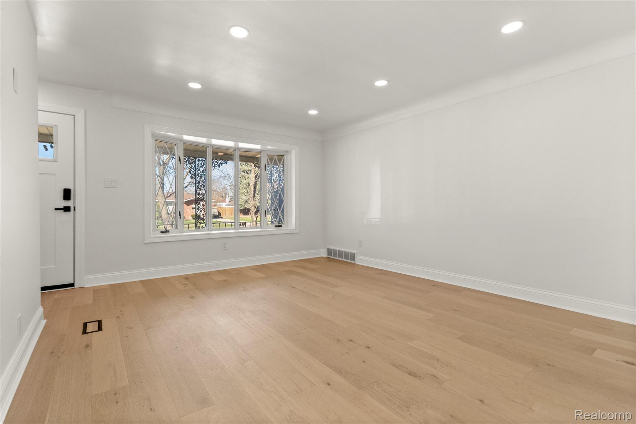 3933 Williams Street