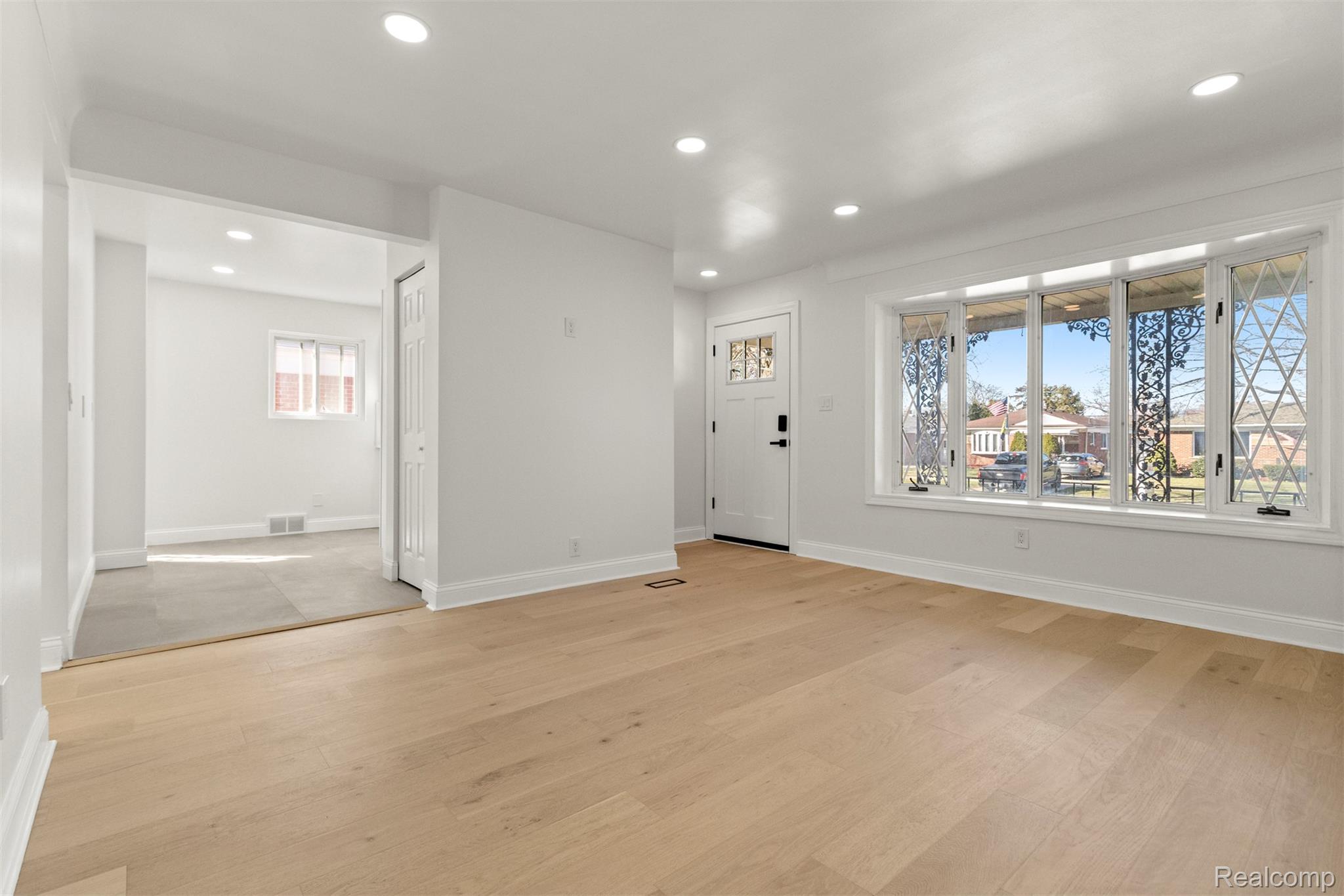 3933 Williams Street