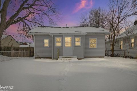 586 E Hayes Avenue Hazel Park City MI 48030