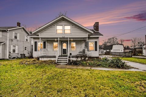 Photo of 4641 Pinehurst Avenue SW, Wyoming City, MI 49548 (MLS # 66026009558)