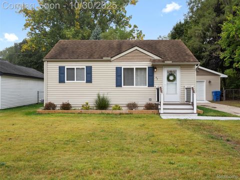 43 Doremus Avenue Waterford Charter Township MI 48328