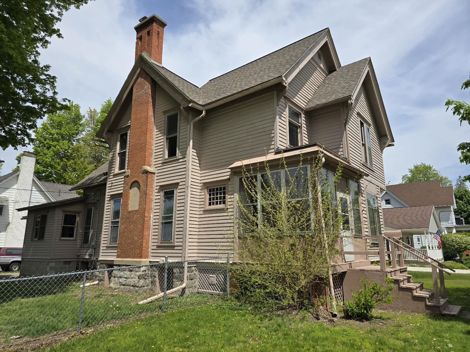 318 W King Street