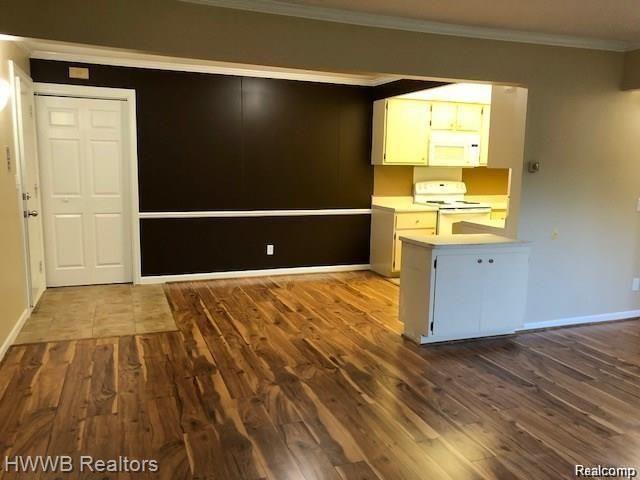 Rochester Hills City, Michigan 48309, United States, 2 Bedrooms Bedrooms, ,1 BathroomBathrooms,Residential,Active,220239