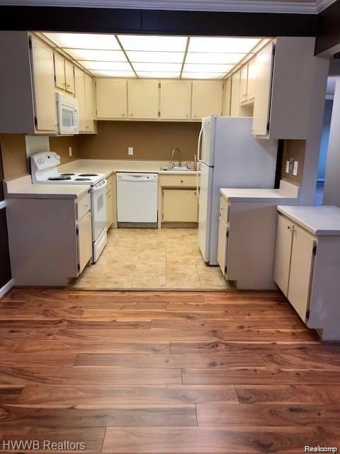 Rochester Hills City, Michigan 48309, United States, 2 Bedrooms Bedrooms, ,1 BathroomBathrooms,Residential,Active,220239