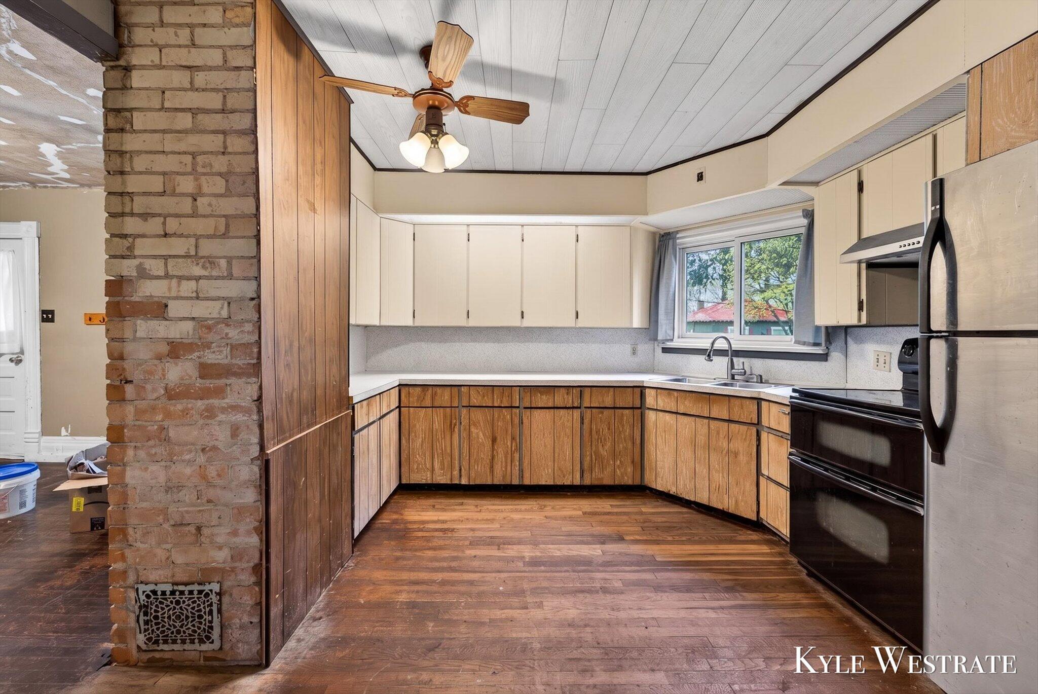 123 W Main Street SE