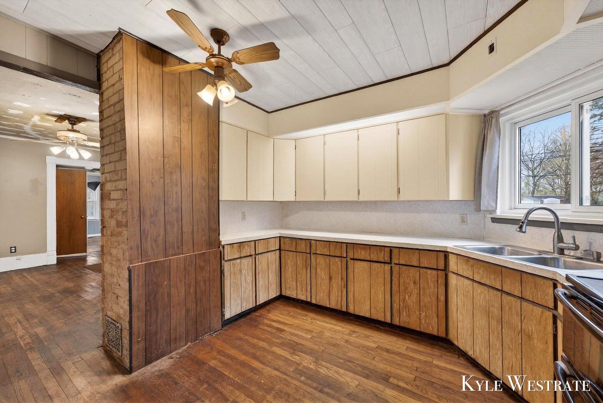 123 W Main Street SE