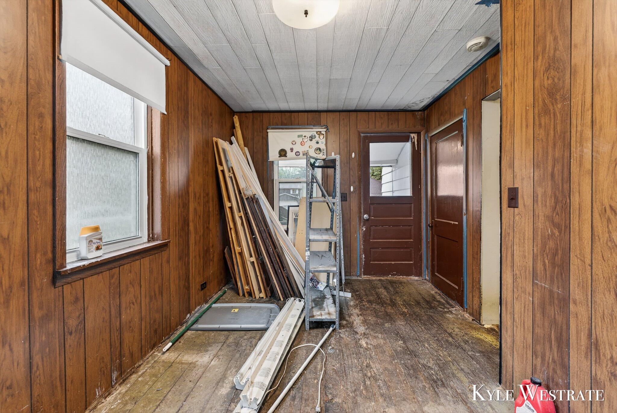 123 W Main Street SE