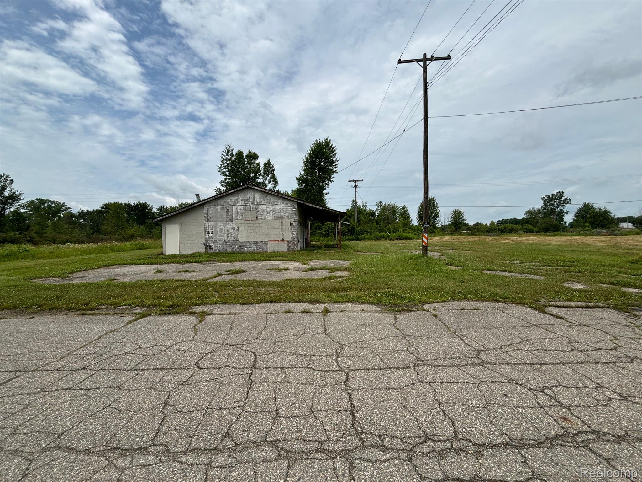 3301 Emmett Rd EMMETT Road