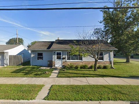 26501 Clancy Street Roseville City MI 48066