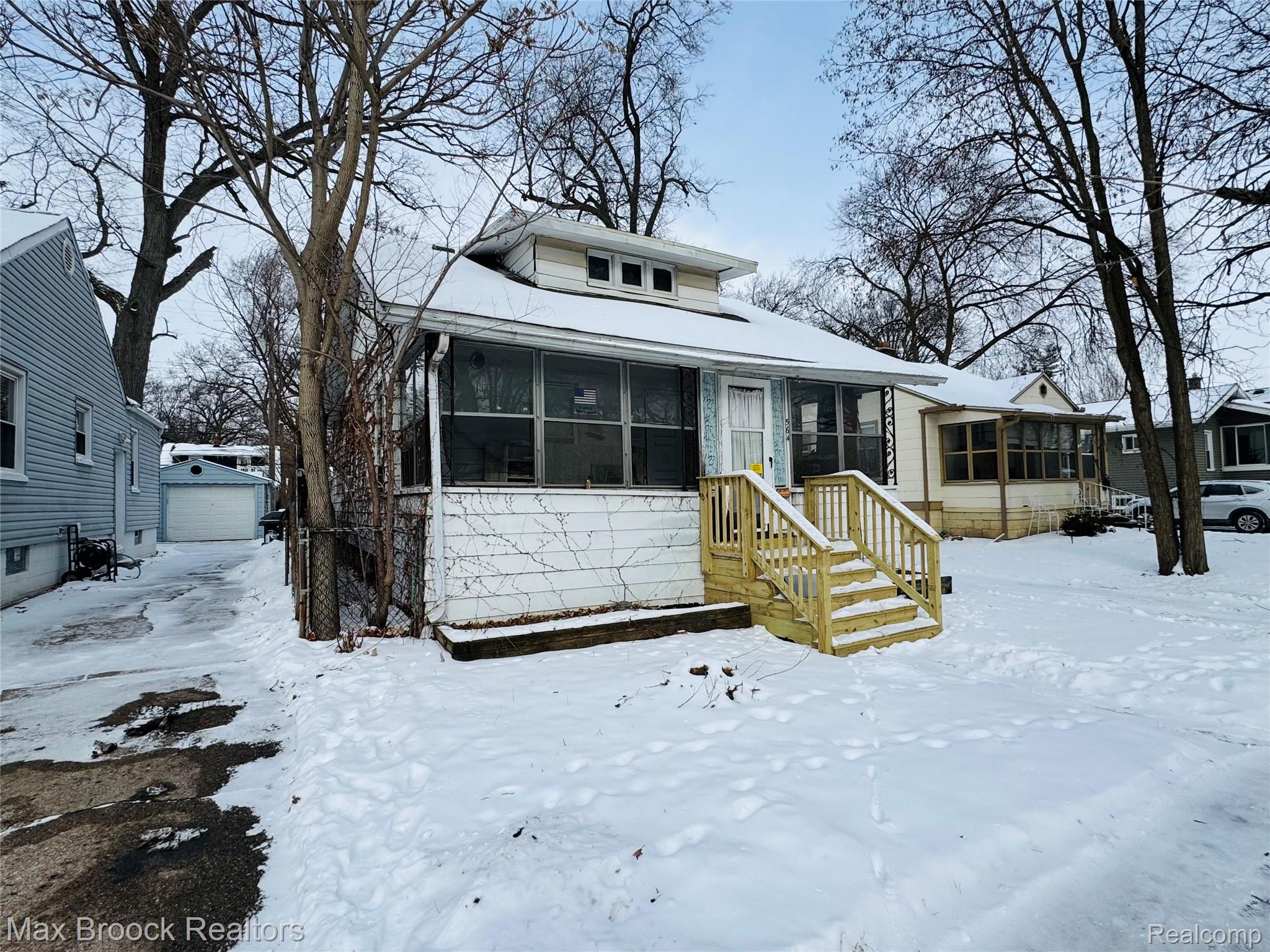 564 W Marshall Street