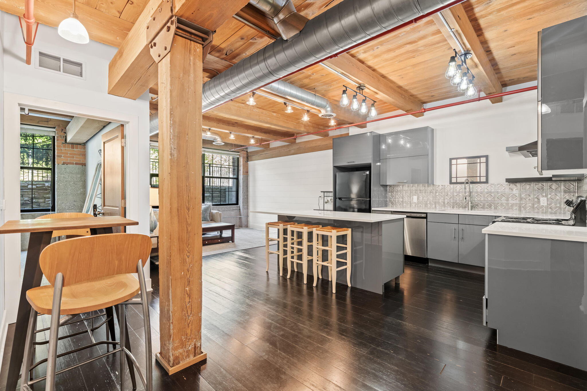 533 Columbia Avenue 022