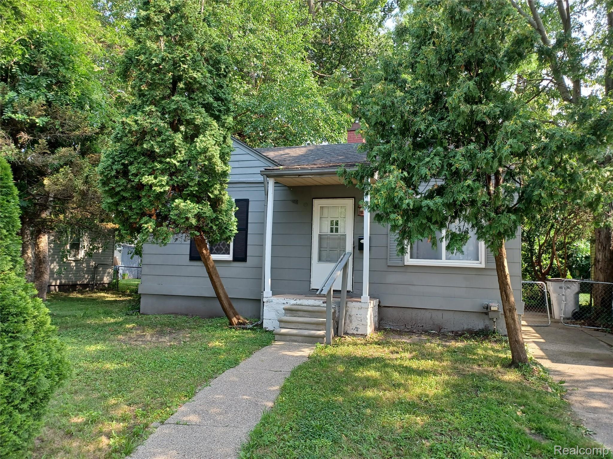 94 E Mapledale Avenue