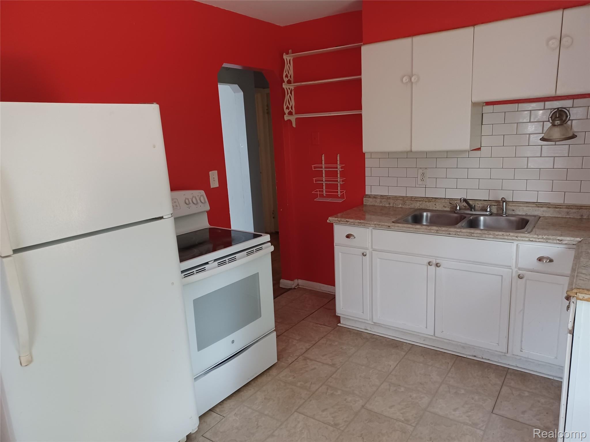 94 E Mapledale Avenue