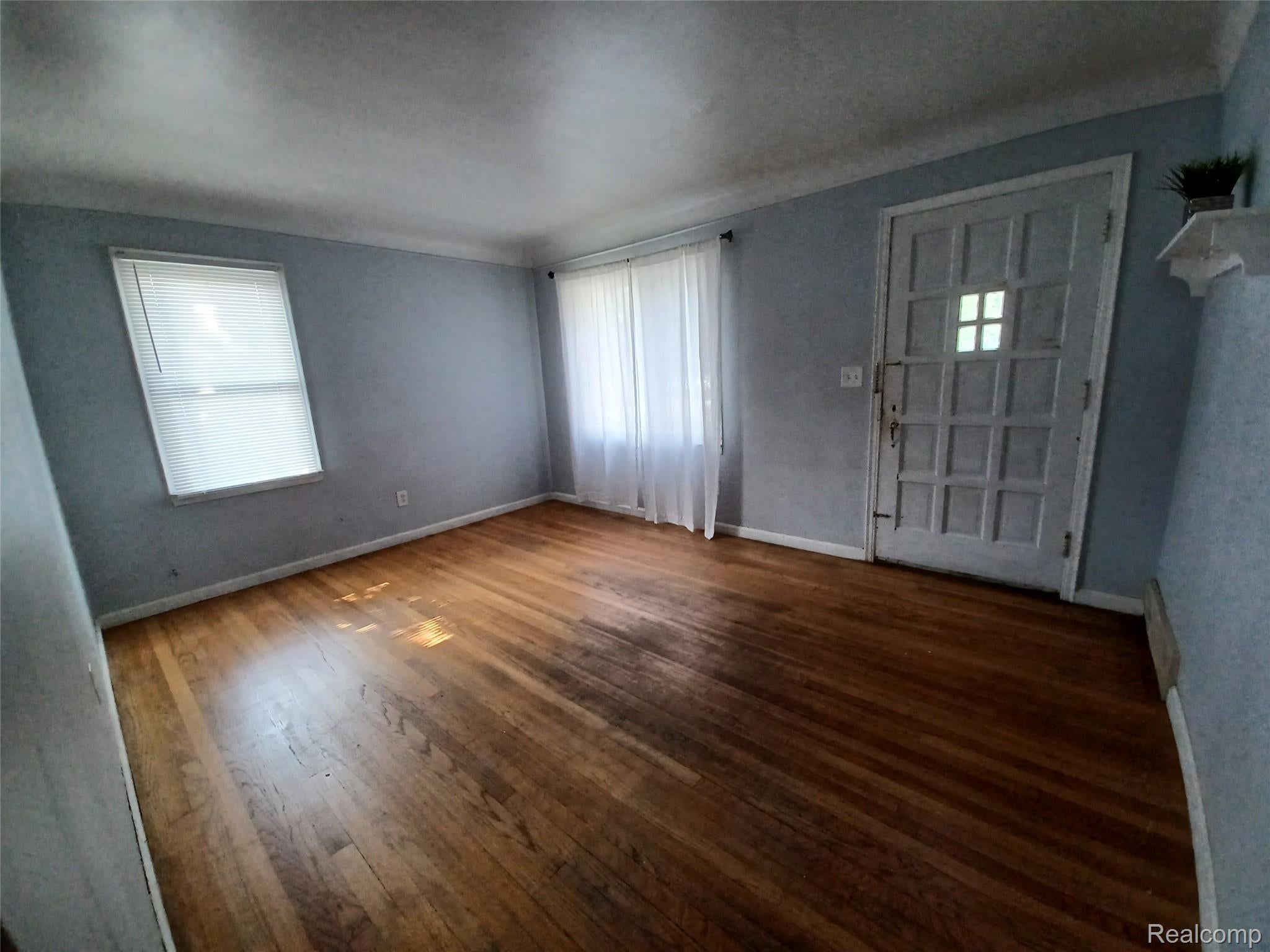 94 E Mapledale Avenue