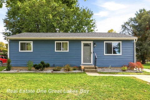 Photo of 11 Woodward Drive, Saginaw City, MI 48601 (MLS # 61050224192)