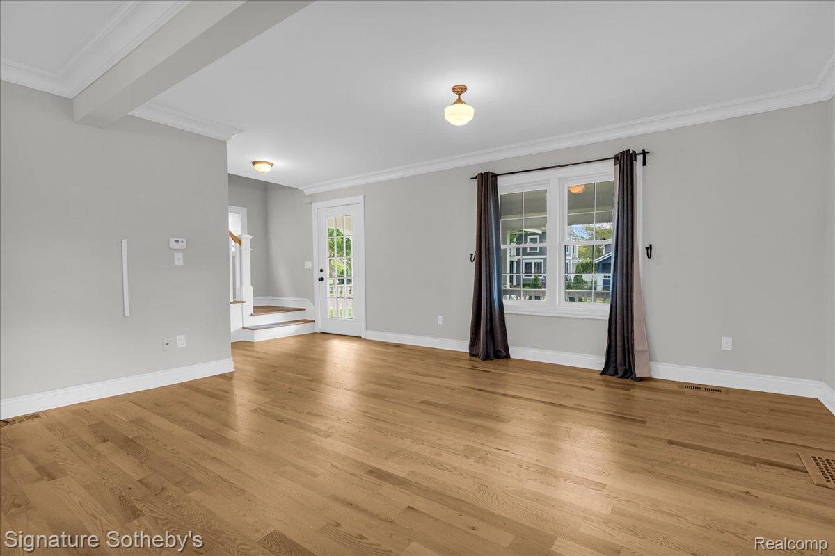 203 CURRY Avenue