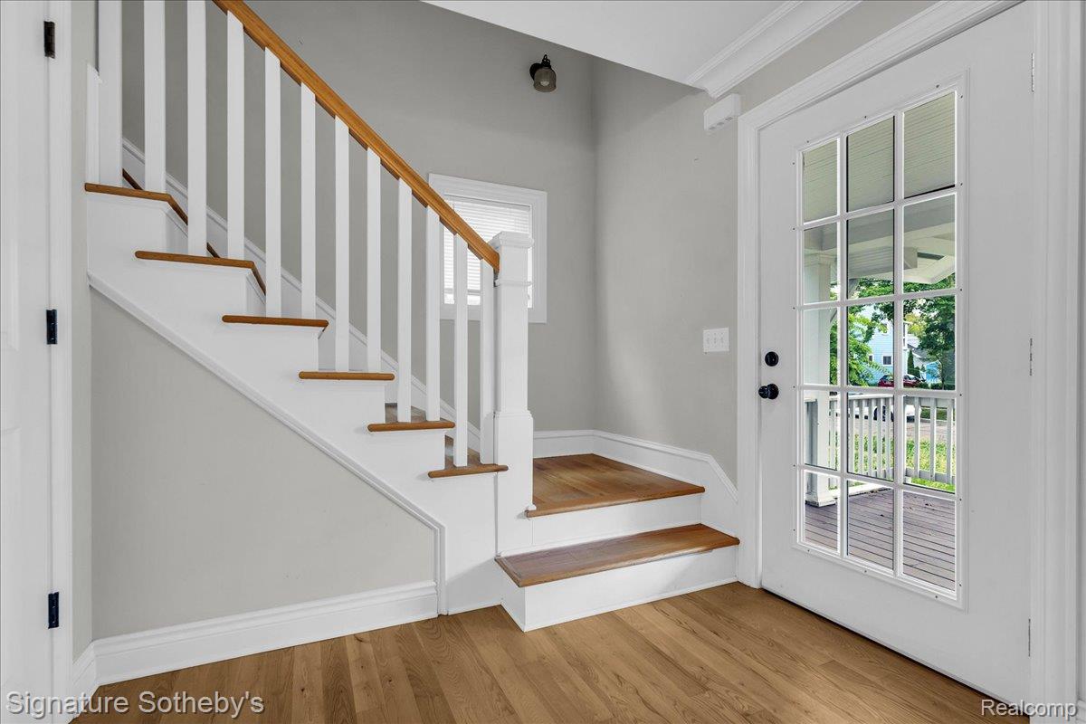 203 CURRY Avenue