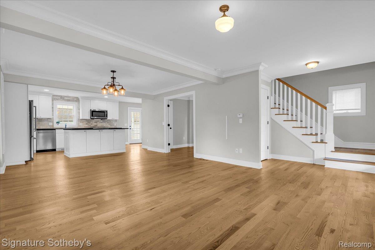 203 CURRY Avenue