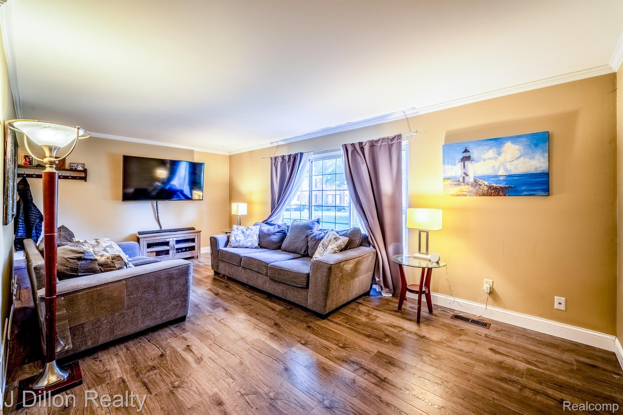 653 E Fox Hills Drive 49