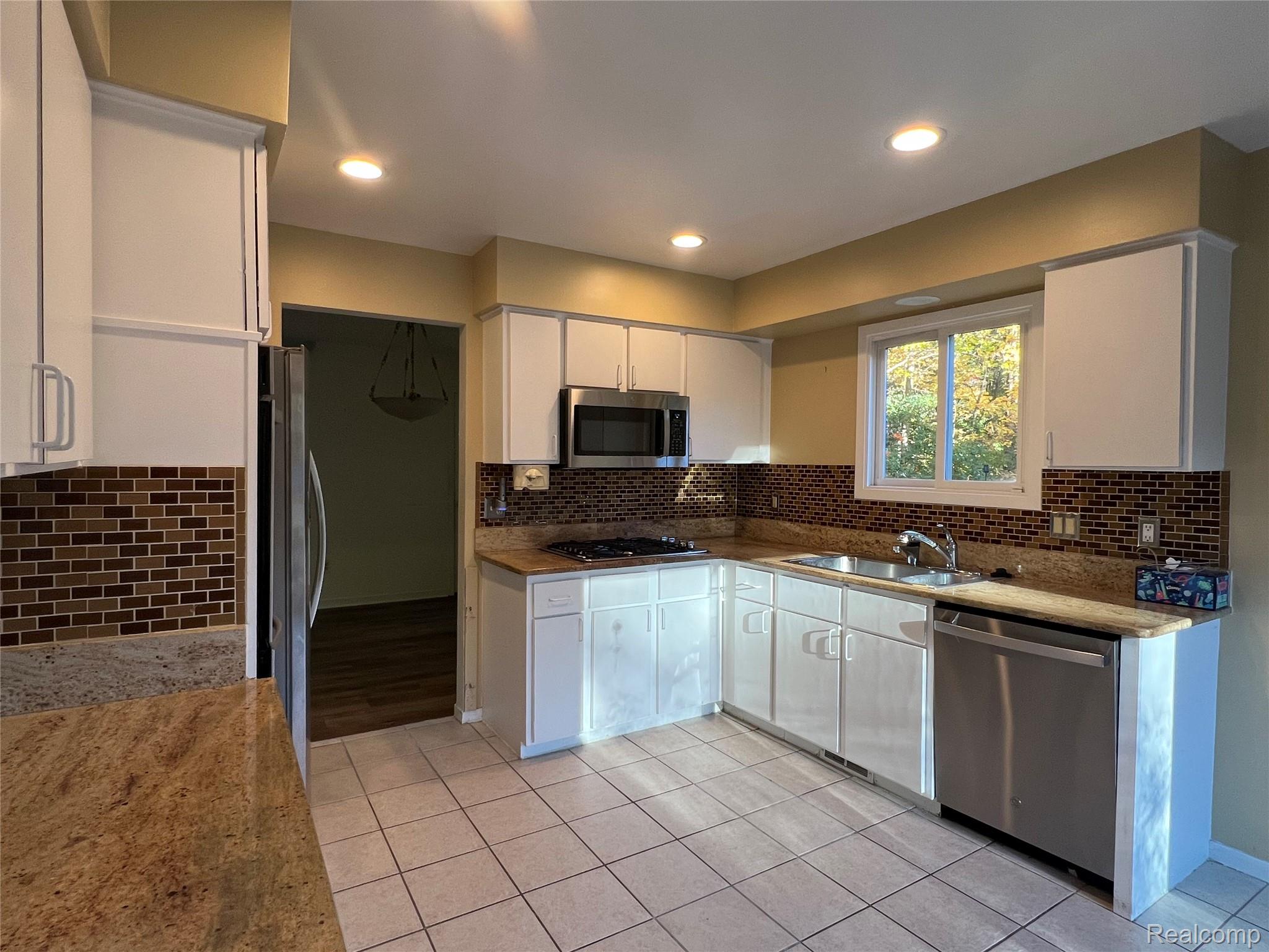 5873 Lockwood
