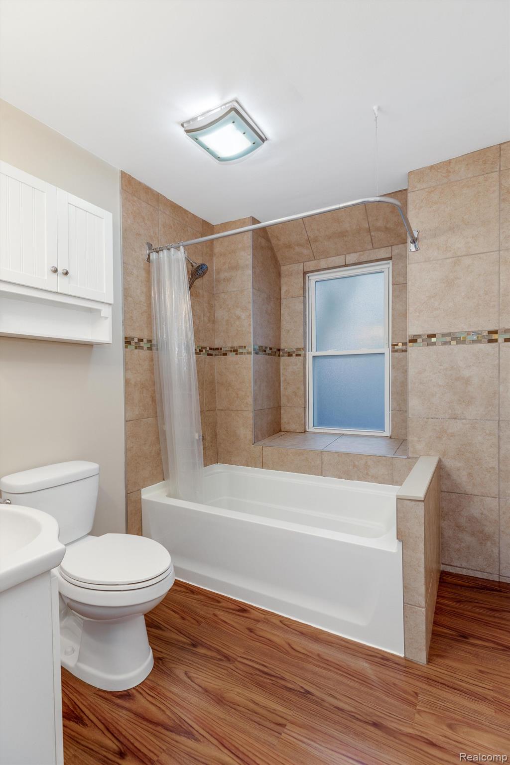 Ferndale City, Michigan 48220, United States, 2 Bedrooms Bedrooms, ,1 BathroomBathrooms,Residential,Active,138614