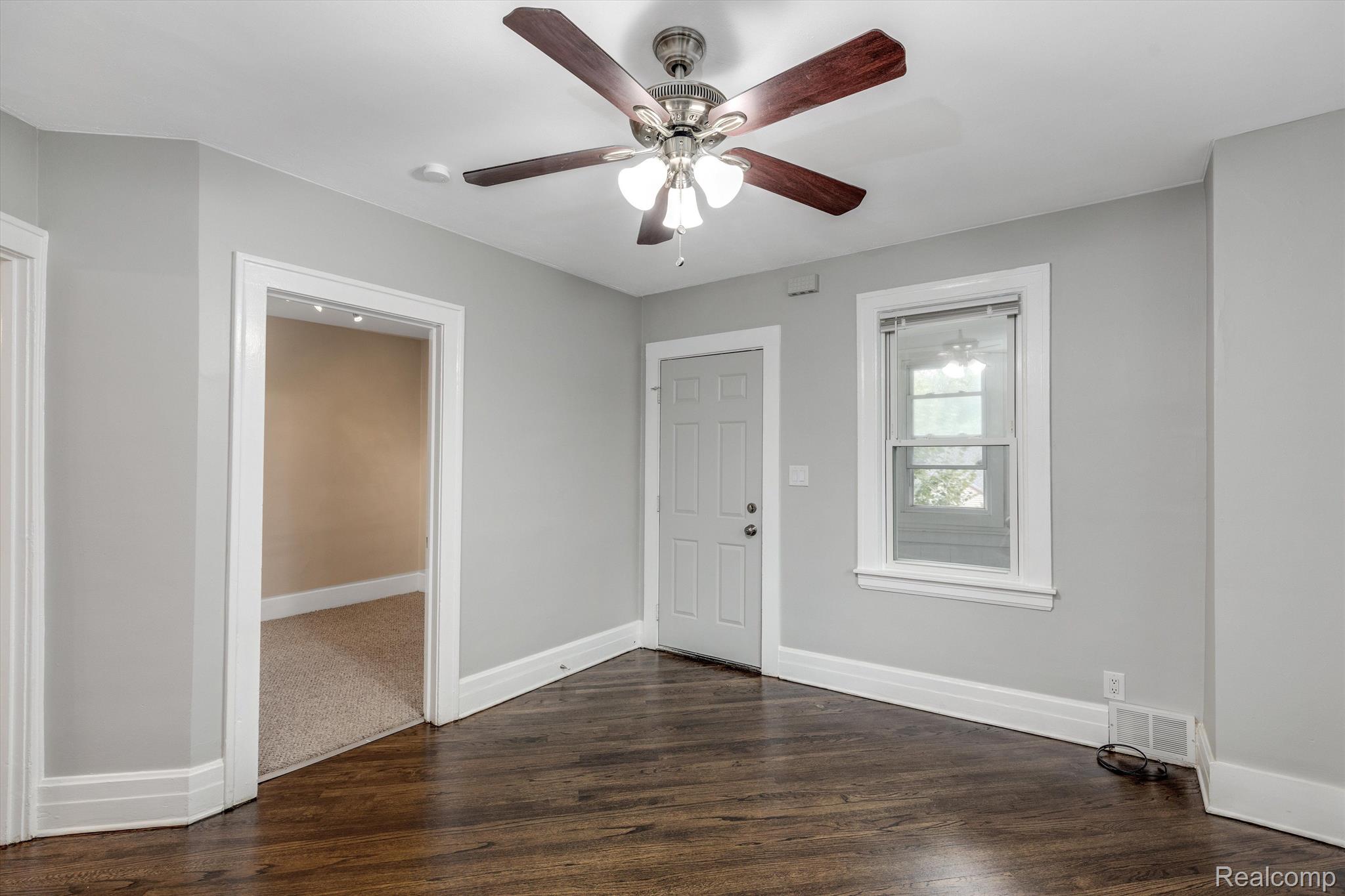 Ferndale City, Michigan 48220, United States, 2 Bedrooms Bedrooms, ,1 BathroomBathrooms,Residential,Active,138614