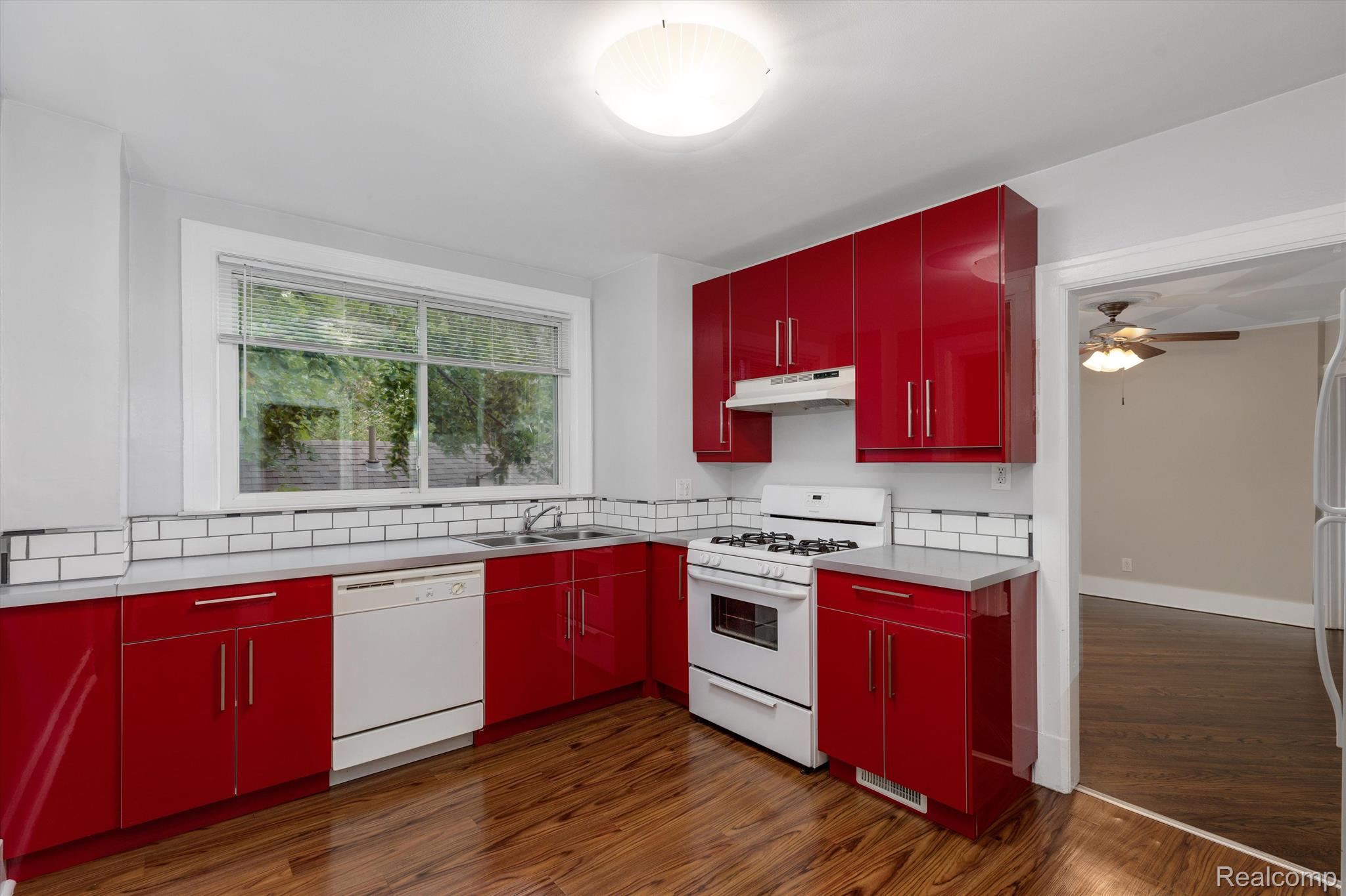Ferndale City, Michigan 48220, United States, 2 Bedrooms Bedrooms, ,1 BathroomBathrooms,Residential,Active,138614