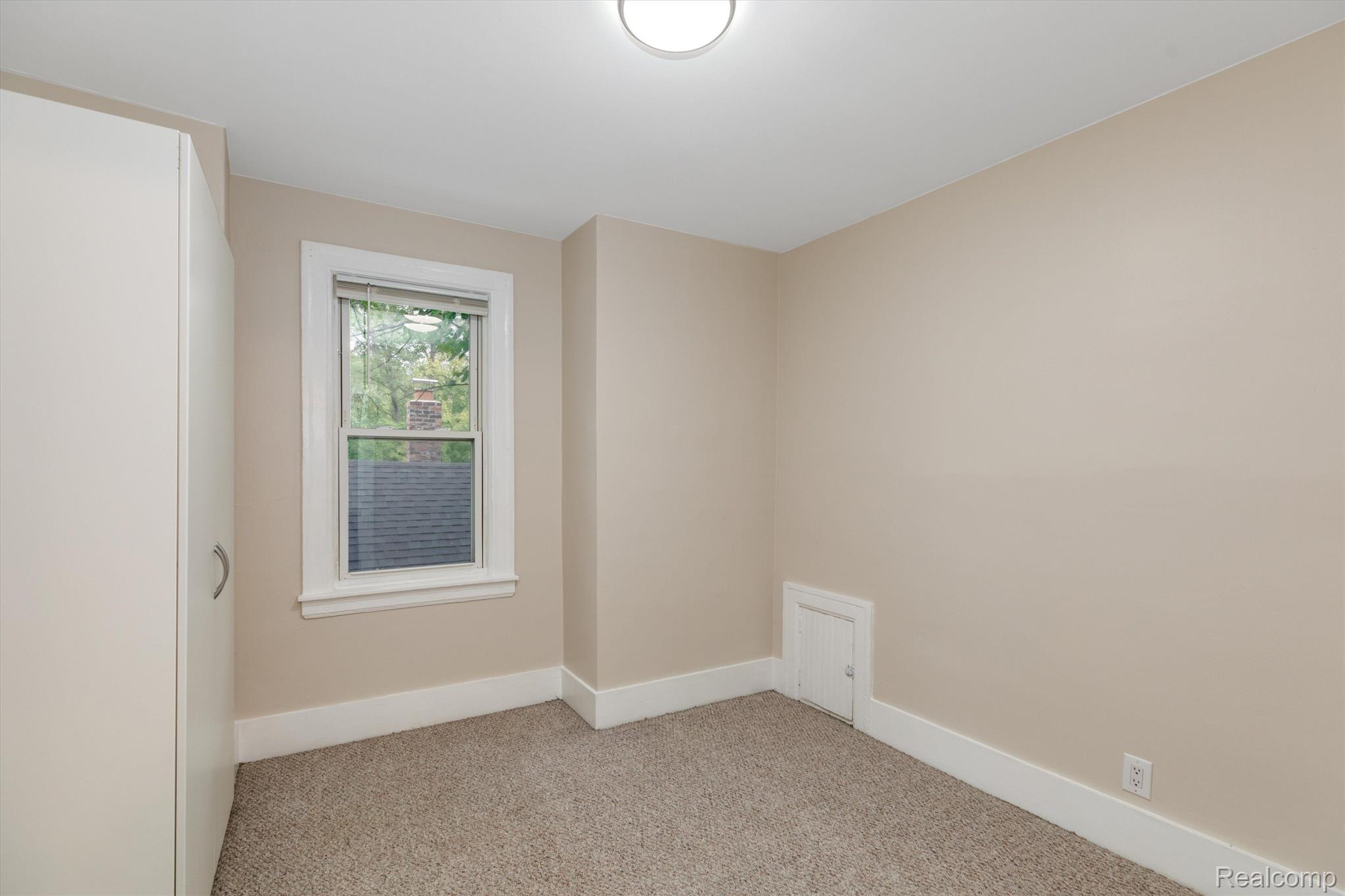 Ferndale City, Michigan 48220, United States, 2 Bedrooms Bedrooms, ,1 BathroomBathrooms,Residential,Active,138614