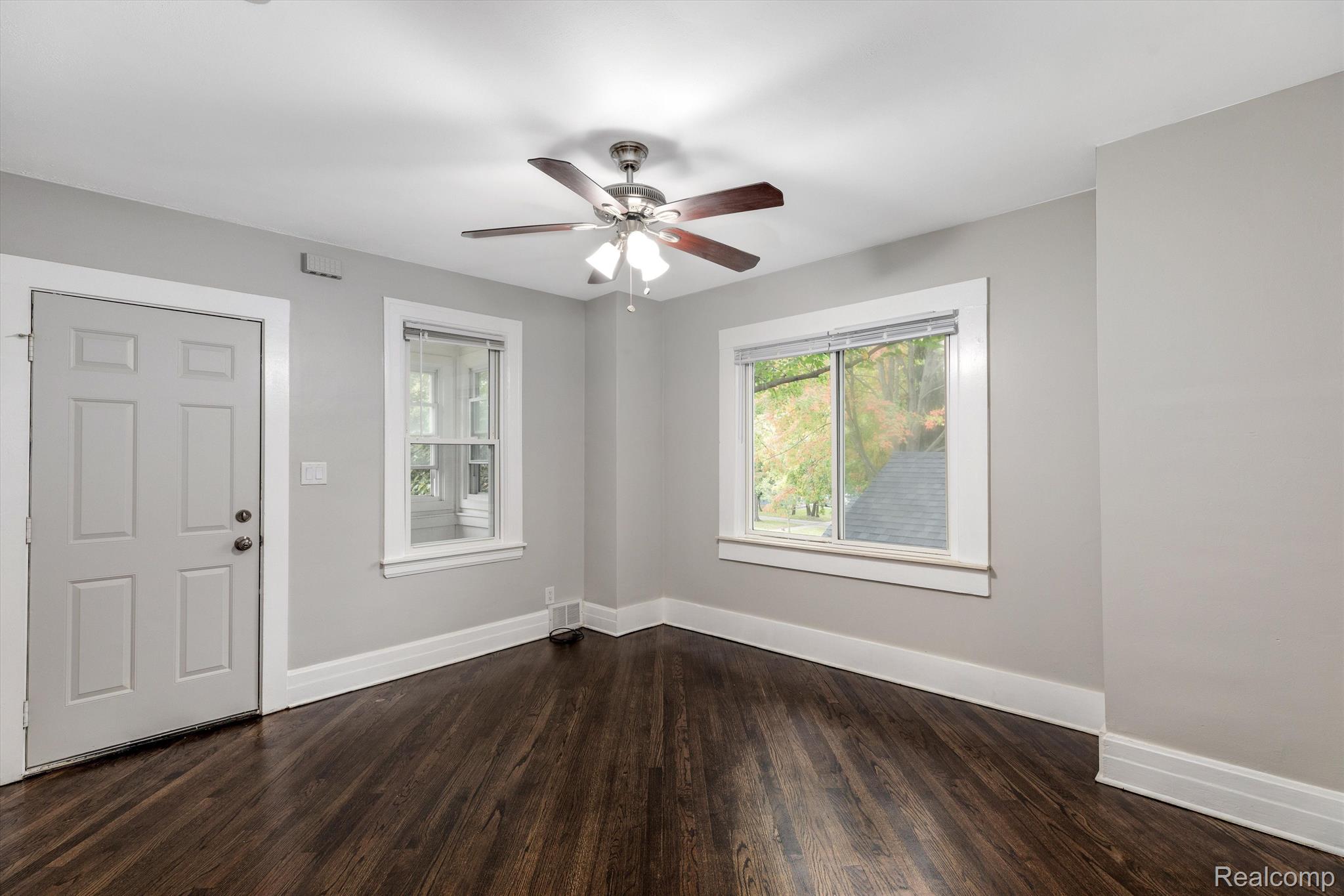 Ferndale City, Michigan 48220, United States, 2 Bedrooms Bedrooms, ,1 BathroomBathrooms,Residential,Active,138614