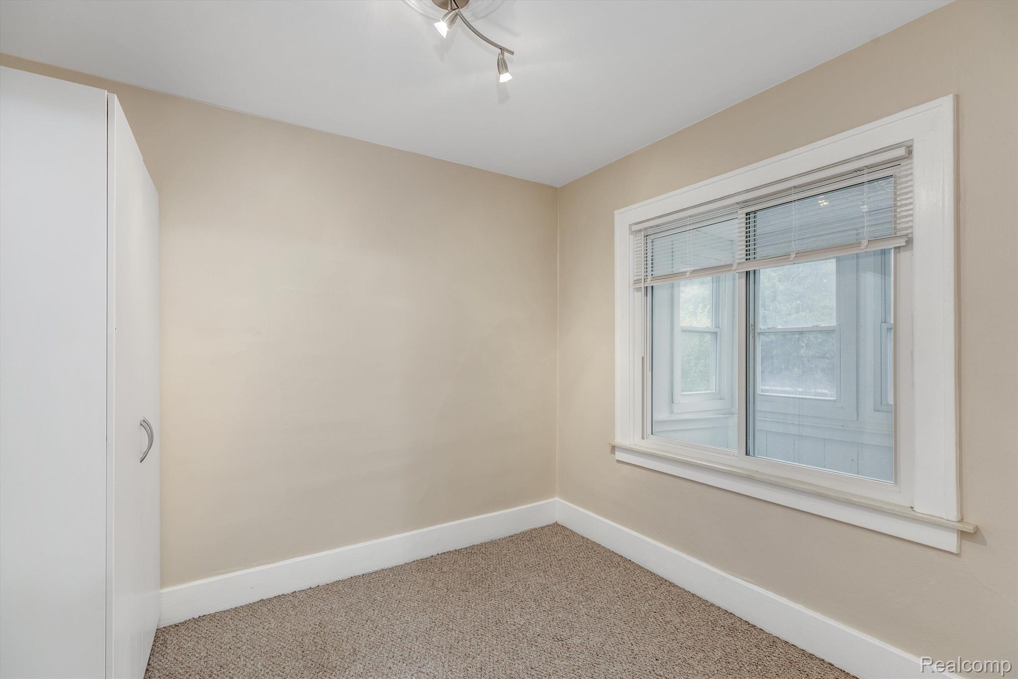 Ferndale City, Michigan 48220, United States, 2 Bedrooms Bedrooms, ,1 BathroomBathrooms,Residential,Active,138614