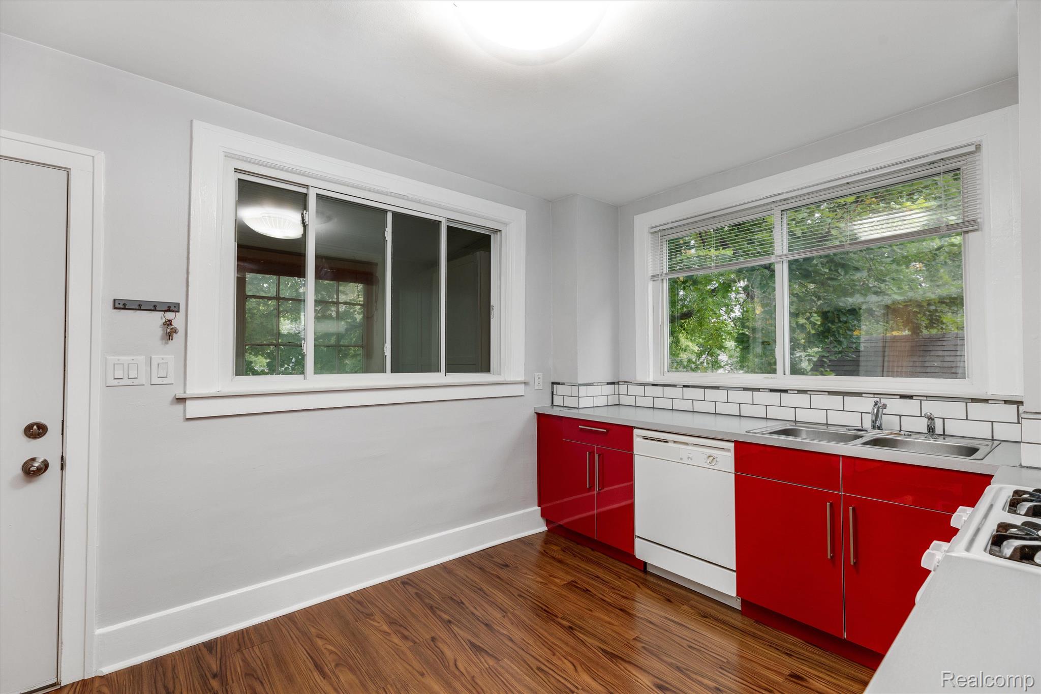 Ferndale City, Michigan 48220, United States, 2 Bedrooms Bedrooms, ,1 BathroomBathrooms,Residential,Active,138614