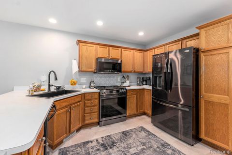 Tiny photo for 38846 Hampton Court, Harrison Charter Township, MI 48045 (MLS # 20251055699)