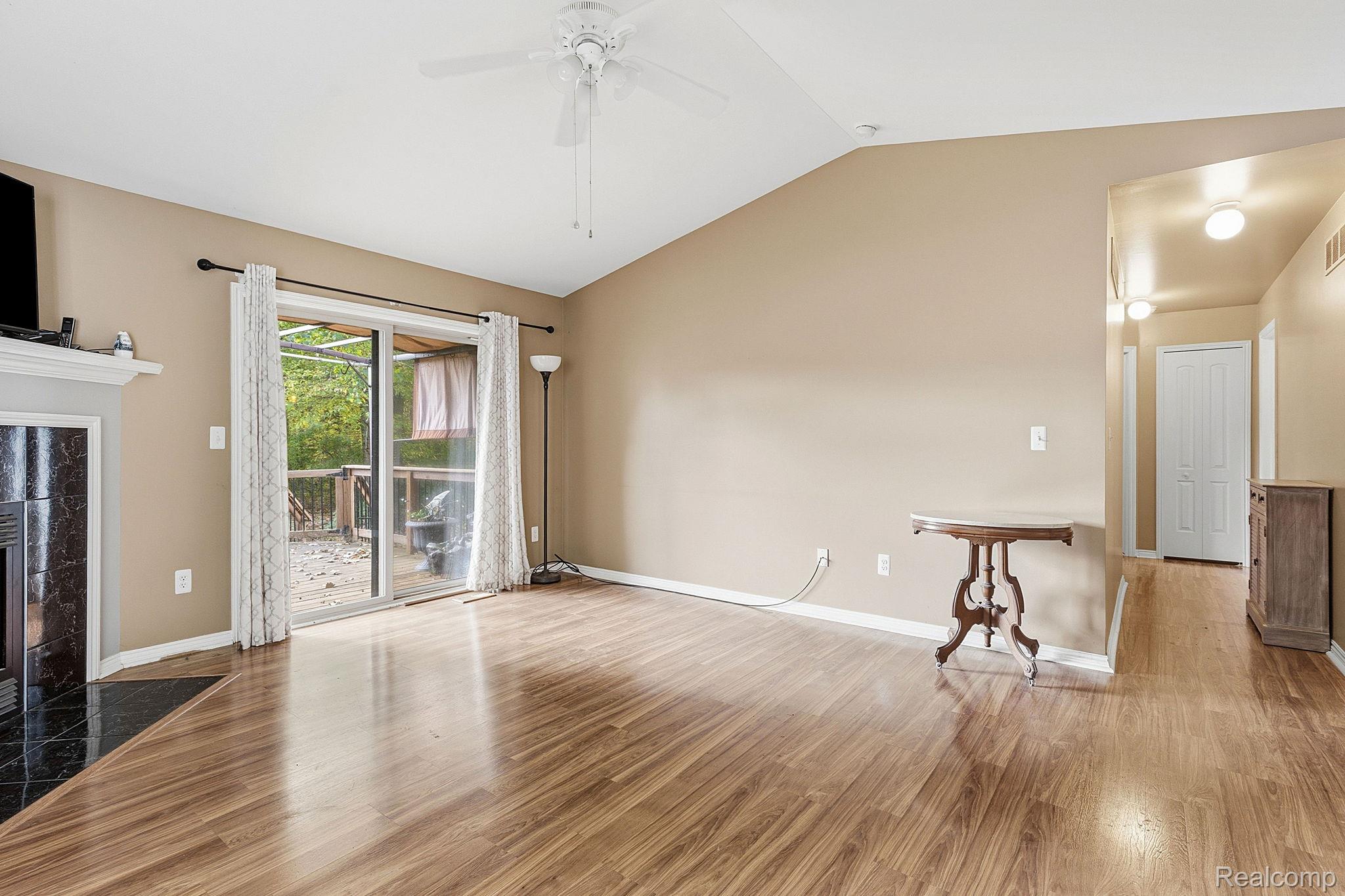 37567 N Dianne Lane 121