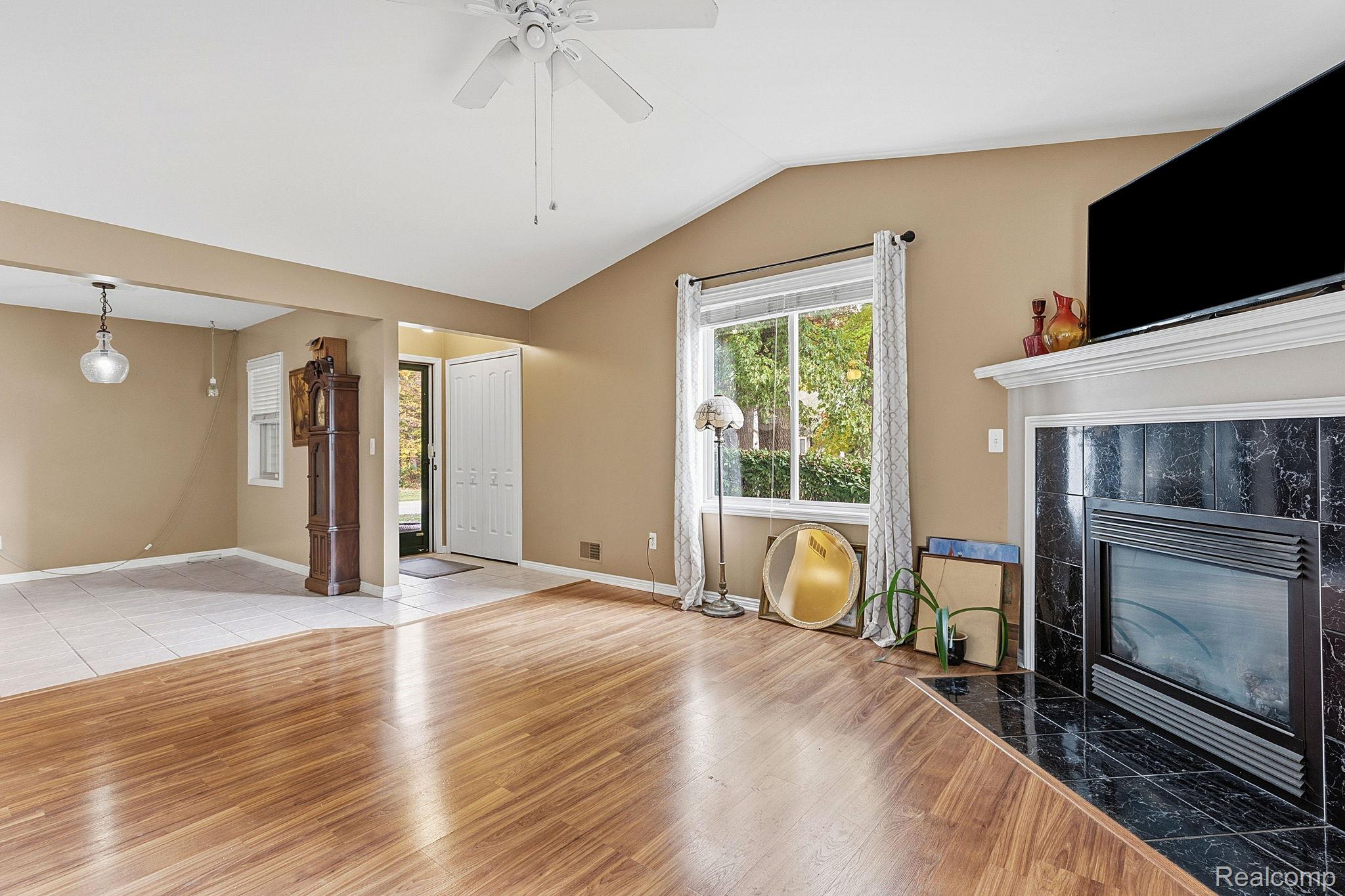 37567 N Dianne Lane 121