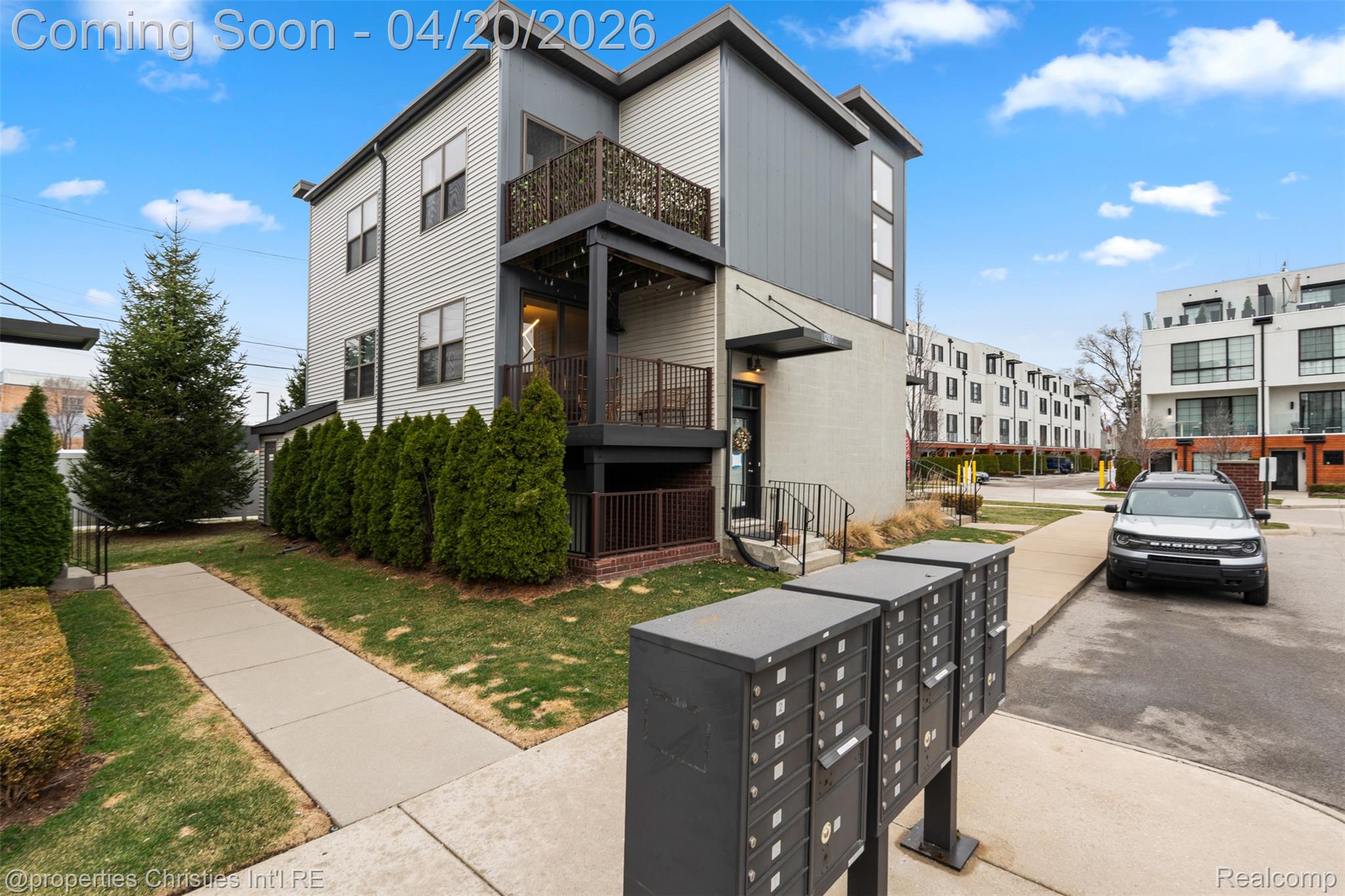 1210 Diamond Unit A Court A