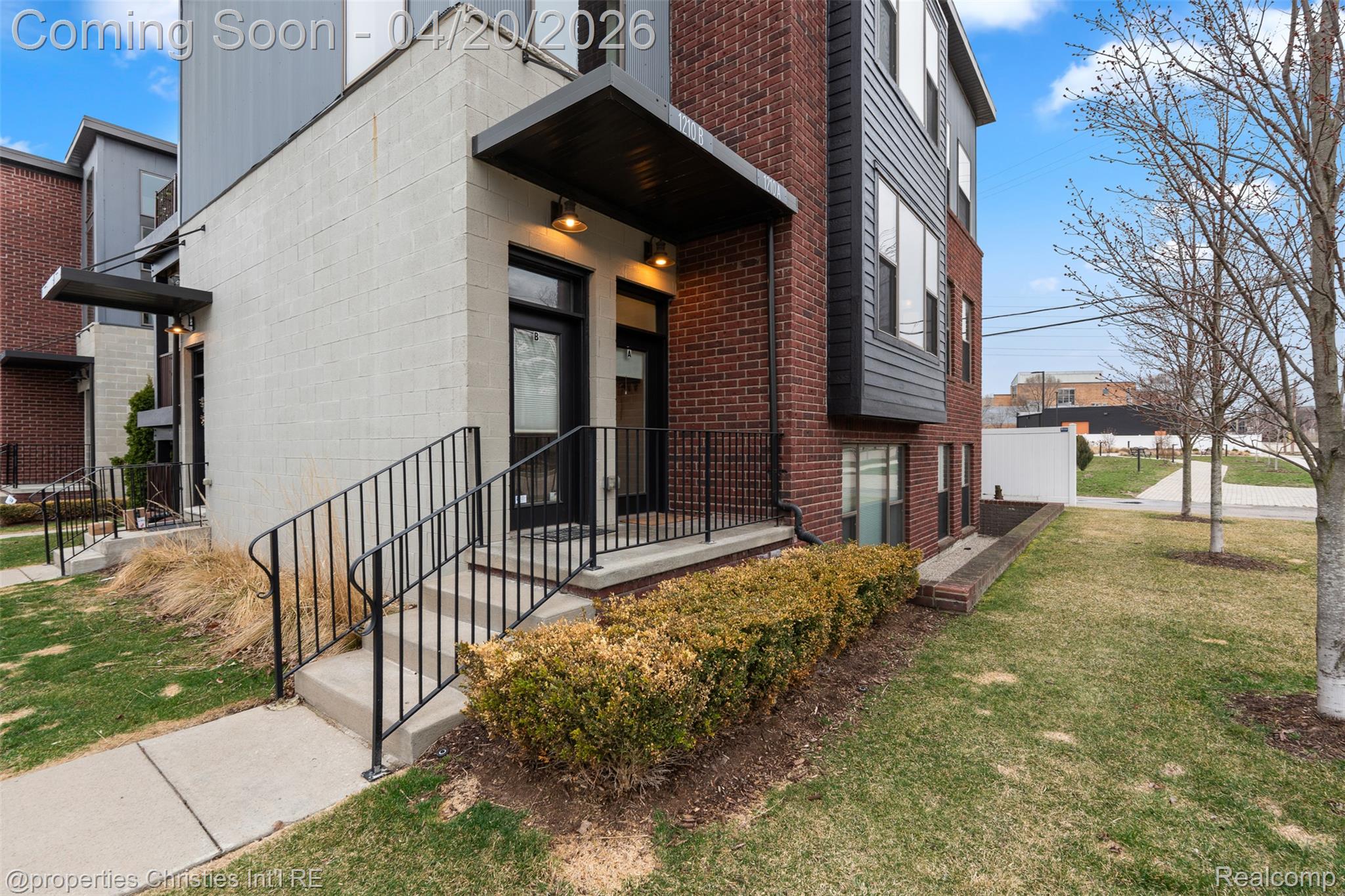 1210 Diamond Unit A Court A