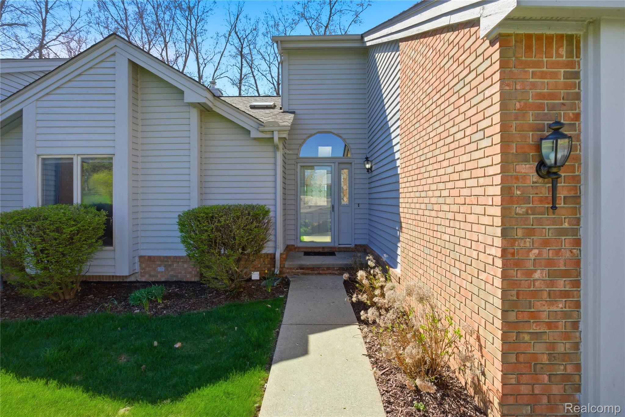 6710 Ridgeview Drive