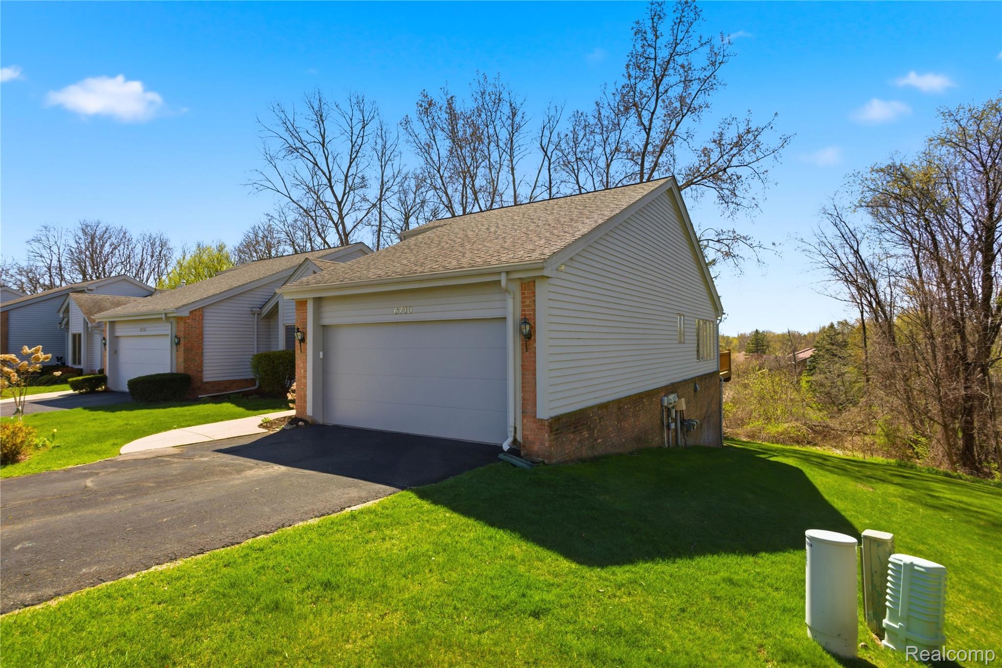 6710 Ridgeview Drive