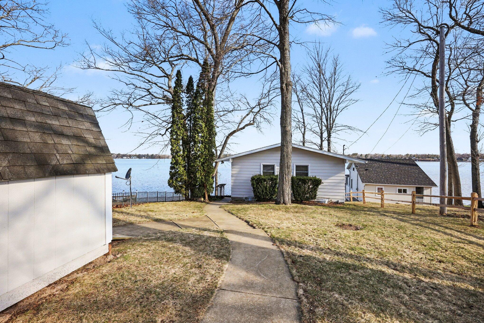 1017 E Hess Lake Drive