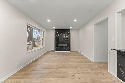 Tiny photo for 24084 Currier Street, Dearborn Heights City, MI 48125 (MLS # 20261003125)