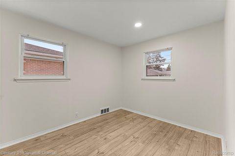Tiny photo for 24084 Currier Street, Dearborn Heights City, MI 48125 (MLS # 20261003125)