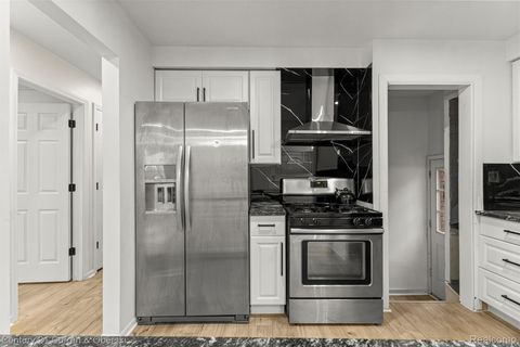 Tiny photo for 24084 Currier Street, Dearborn Heights City, MI 48125 (MLS # 20261003125)